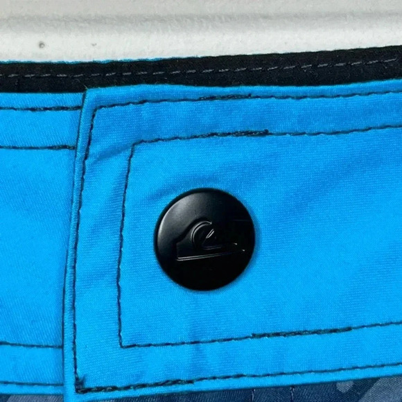 QuickSilver Amphibians Board Hawaiian Print Board Short - Picture 4 of 12